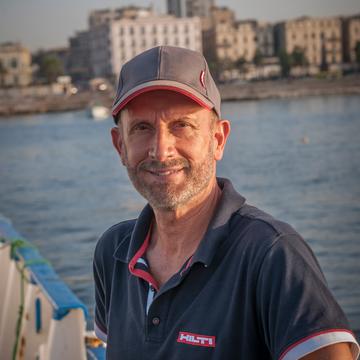 Franck Goddio portrait with sea in the background