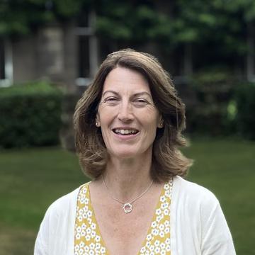 Portrait photo of Beth Breeze in front of HMC Quad