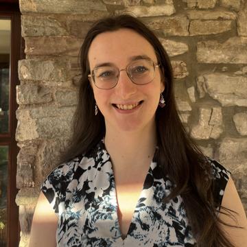 Headshot of Bee Jones