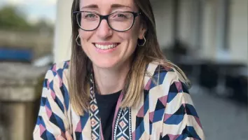 Headshot of Dr Julia Badger