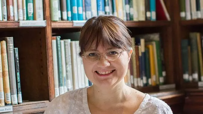 Kate McLoughlin headshot