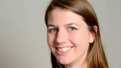 victoria lill headshot