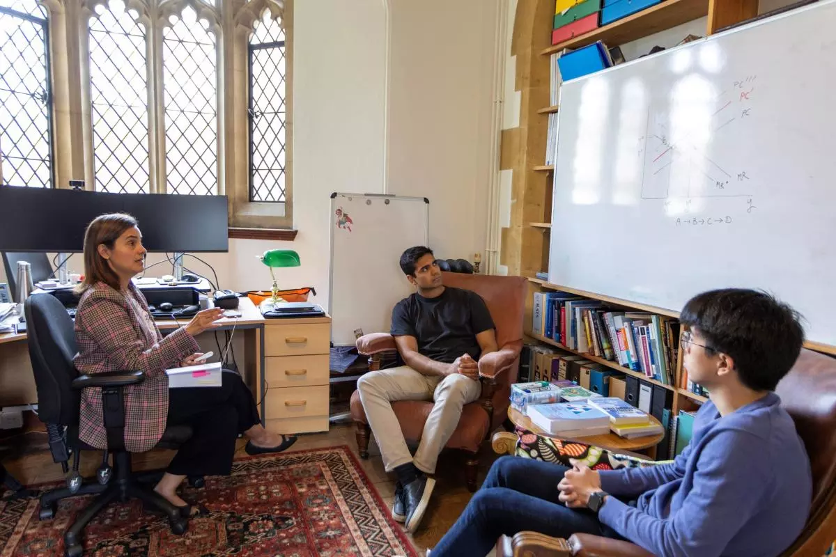 A tutor with two students