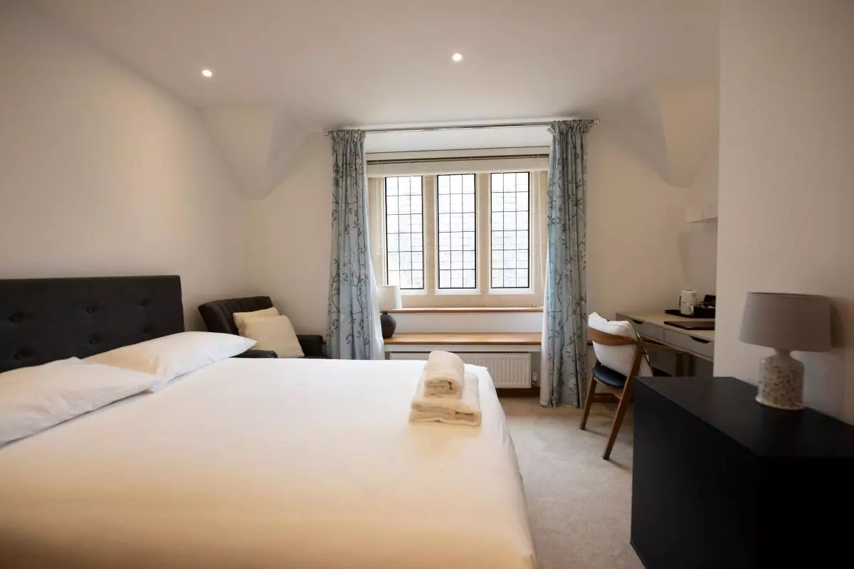 A room with a bed and a desk